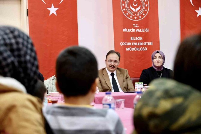 Vali Kızılkaya Afetzede Çocuklar Ve Aileleri İle Bir Araya Geldi