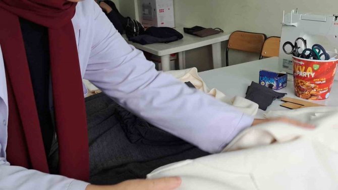 Depremzedeler Üşümesin Diye Gece Gündüz Çalışıyorlar