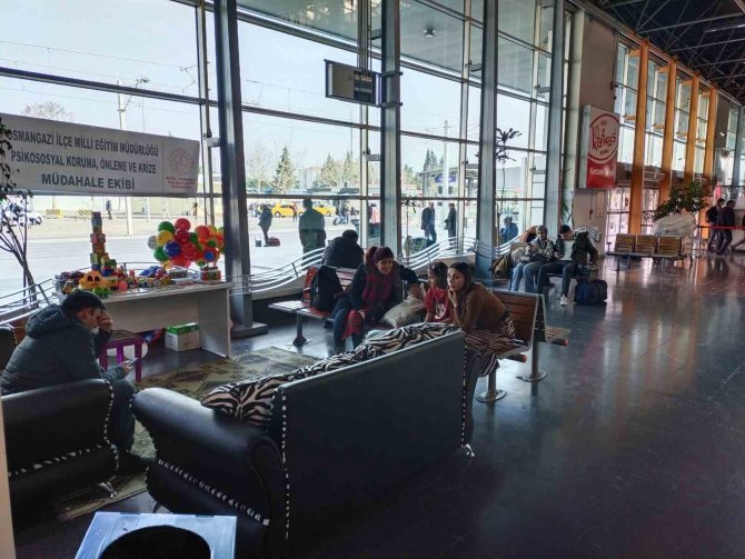 Depremden Etkilenen Vatandaşlara Gönüllü Öğretmenlerden Destek