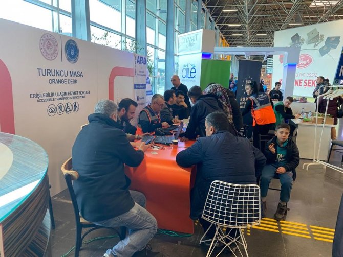 Depremden Etkilenen Vatandaşlara Gönüllü Öğretmenlerden Destek