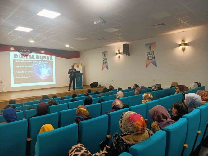 Çankırı’da "Dijital Dünyada Aile Olmak" Semineri