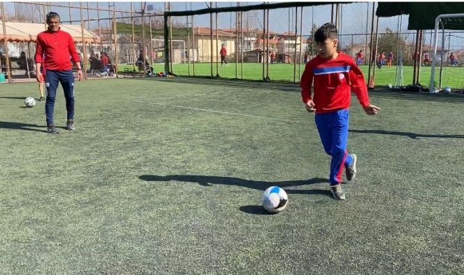 Denizli’de Futbol Okulu Depremzede Miniklere Kapılarını Açtı