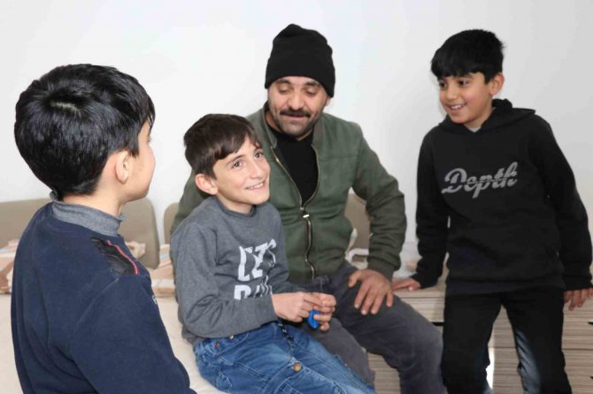 Depremzedeler Korku Dolu Anı Anlattı: "Yer Yarıldı, İçine Düştük Sandım"