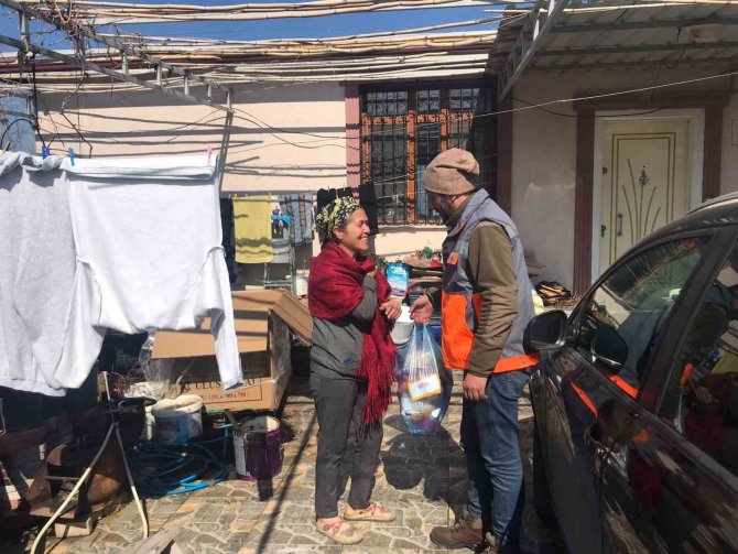 Esenyurt’tan Deprem Bölgesine 543 Bin İhtiyaç Malzemesi Gönderildi
