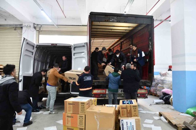 Esenyurt’tan Deprem Bölgesine 543 Bin İhtiyaç Malzemesi Gönderildi