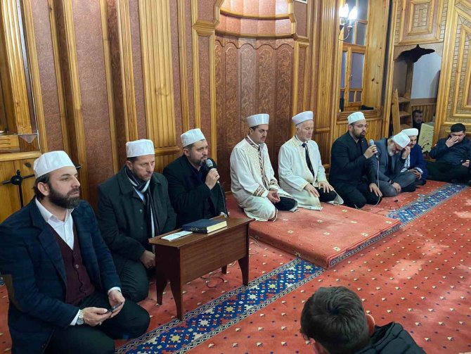 Hayatını Kaybeden Depremzedeler İçin Dua Edildi