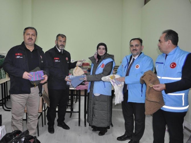 Derebucak’tan Depremzedelere Yardım