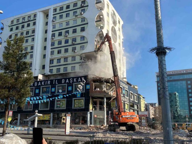 Birçok Kişiye Mezar Olan Diyar Galeri İ̇ş Merkezinin Yıkımına Başlandı