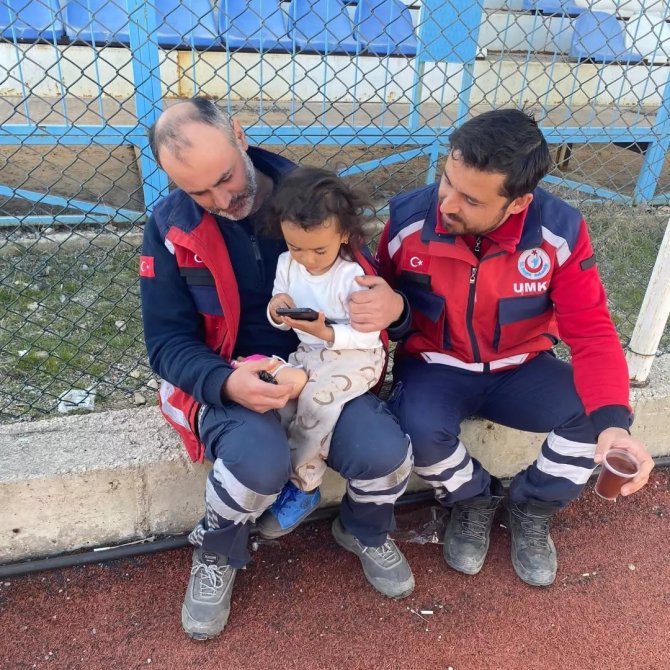 Sağlıkçıların Hizmeti Kesintisiz Sürüyor