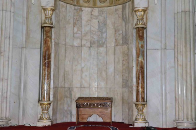 Tarihi Camideki Denge Sütunları 3 Büyük Depremde De Kusursuz Döndü