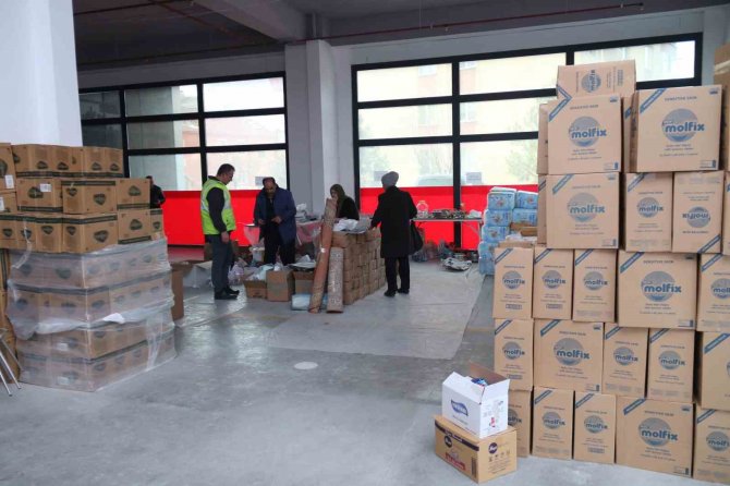 Eskişehir’deki Yardımseverlerden Depremzedeler İçin ‘Organize’ Sistem