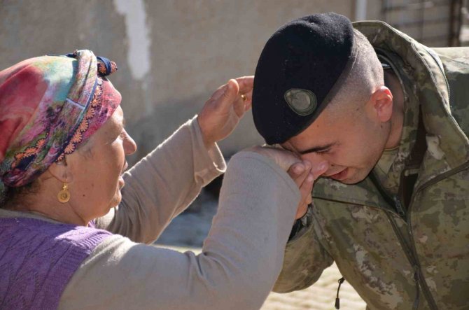 Depremde Tekerlekli Sandalyesi Kırılan Vatandaşın Çağrısına Valilik Koştu