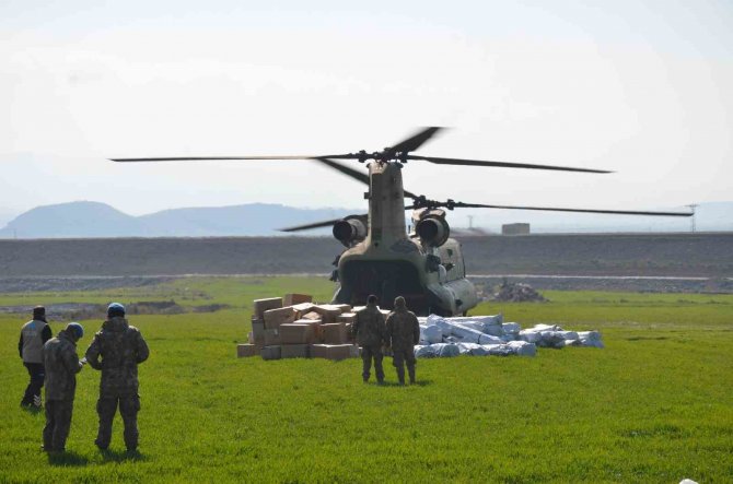 Devlet Hem Havadan Hem Karadan Yardımları Ulaştırıyor