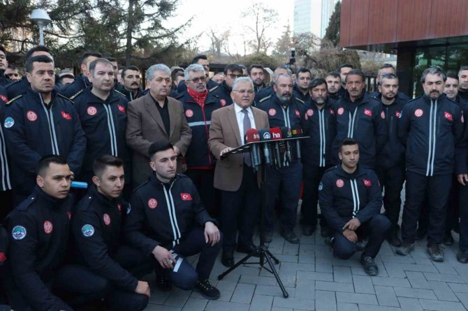 İ̇tfaiye Ekiplerini Karşılayan Büyükkılıç: "Duygusal Olmamak İçin Taş Olmak Lazım"