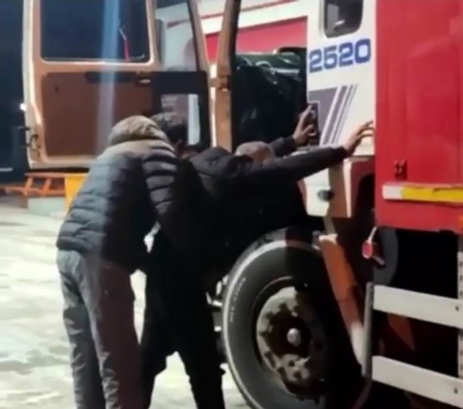 Ev Eşyası Taşıyan Kamyondan 190 Kilogram Esrar Çıktı