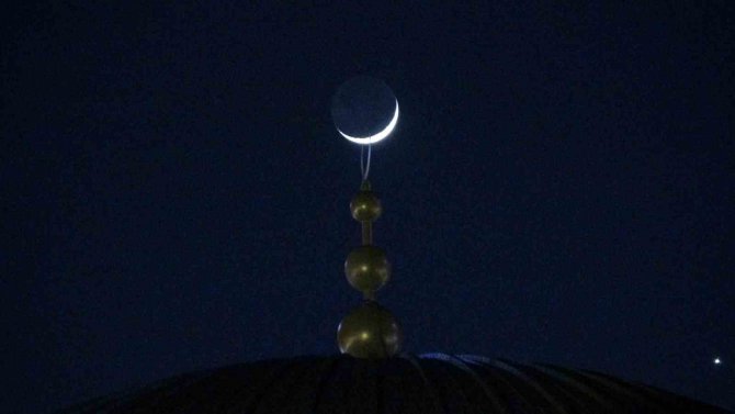 Ay, Venüs Ve Jüpiter Yakınlaşması Taksim Camii İle Birlikte Görüntülendi