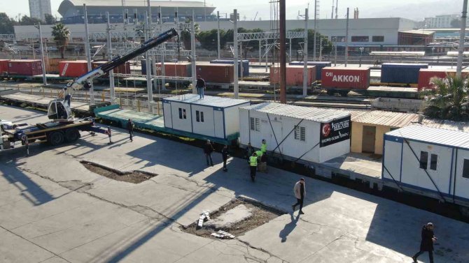 İ̇zmir İş Dünyasından Konteyner Seferberliği