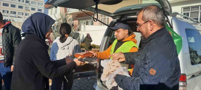 İ̇mkander, Depremzedeleri Yalnız Bırakmadı