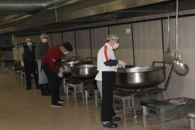 30 Bin Depremzede İçin Osmaniye’de Sıcak Aş