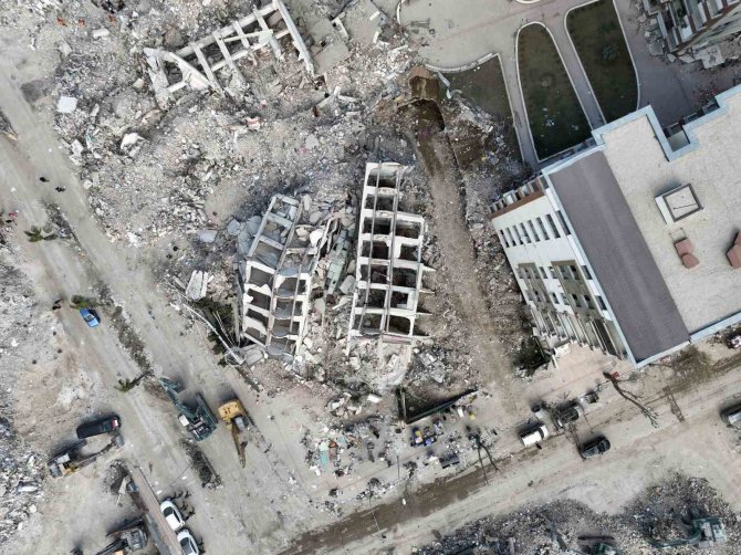 Hatay’da Hasarlı Evlerin İçi Dron İle Görüntülendi