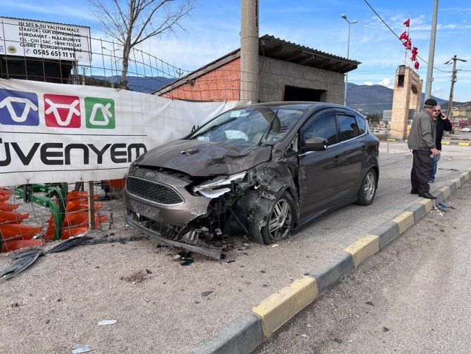Facianın Eşiğinden Dönülen Kaza Güvenlik Kamerasına Yansıdı