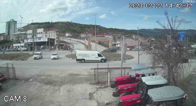 Facianın Eşiğinden Dönülen Kaza Güvenlik Kamerasına Yansıdı