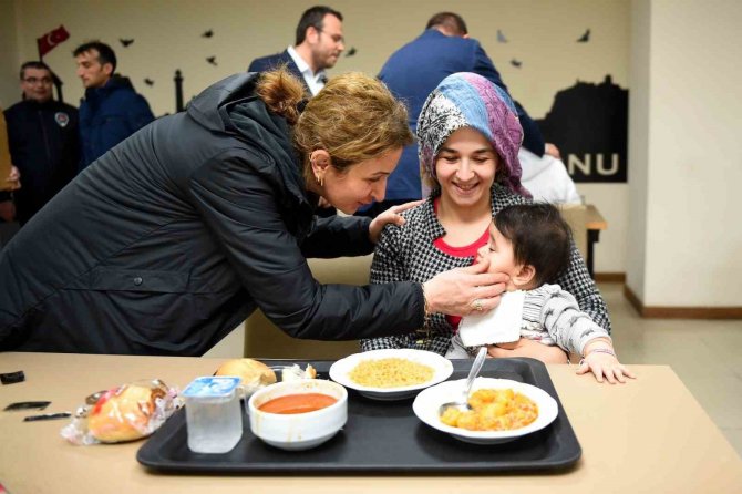 Başkan Vidinlioğlu Ve Eşi, Depremzede Aileleri Yalnız Bırakmıyor