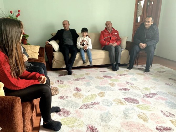 Kaymakam Ekinci Depremzede Aileleri Ziyaret Etti