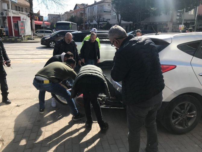 Motosiklet Otomobil İle Çarpıştı, O Anlar Kamerada