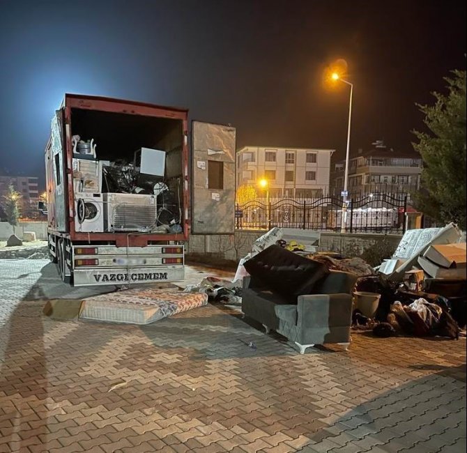 Ev Eşyası Taşıyan Kamyondan 190 Kilogram Esrar Çıktı