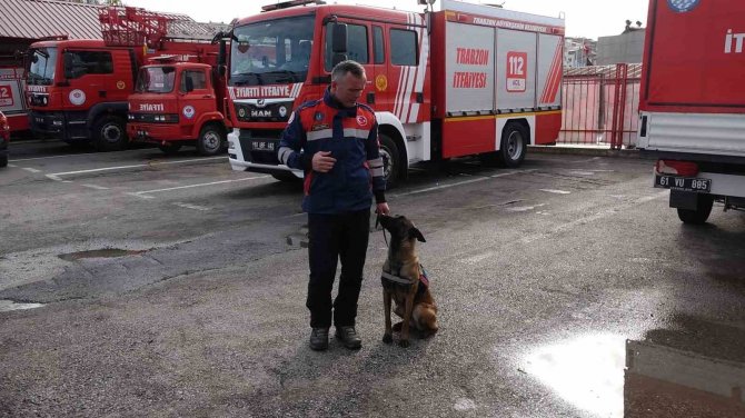 Arama Kurtarma Ekiplerinin Enkaz Altındakiler İle Yaşadıkları Diyaloglar Duygulandırdı
