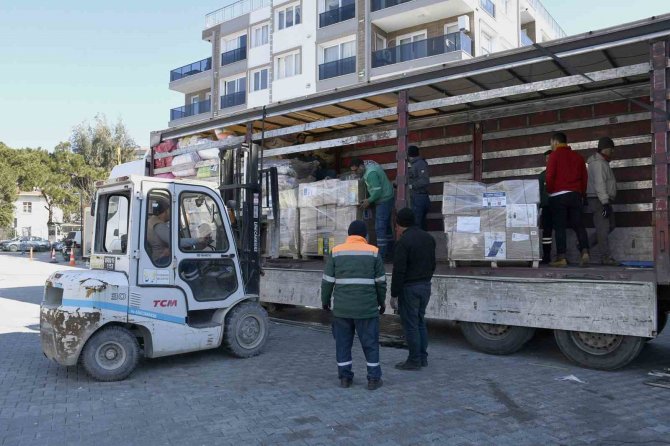 Kuşadası 4 Bin 251 Depremzedeyi Misafir Ediyor