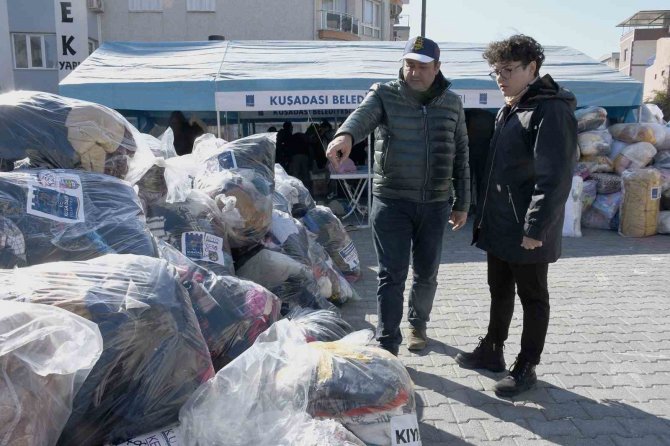 Kuşadası 4 Bin 251 Depremzedeyi Misafir Ediyor