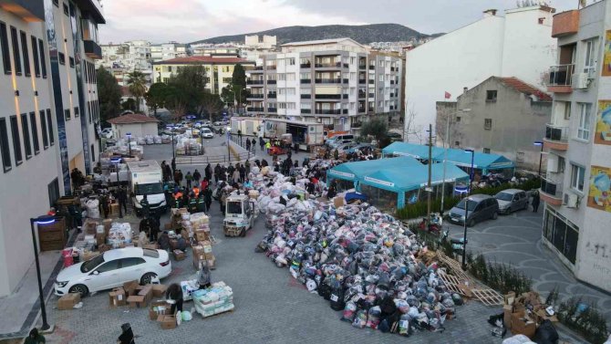 Kuşadası 4 Bin 251 Depremzedeyi Misafir Ediyor