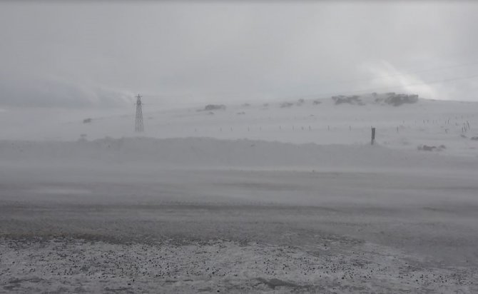 Sahara Geçidinde Kar Yağışı Ve Tipi Ulaşımı Olumsuz Etkiliyor