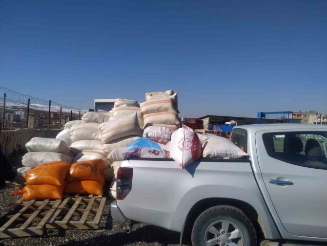 Siirt’ten Deprem Bölgesine 100 Ton Yem Ve Saman Gönderildi