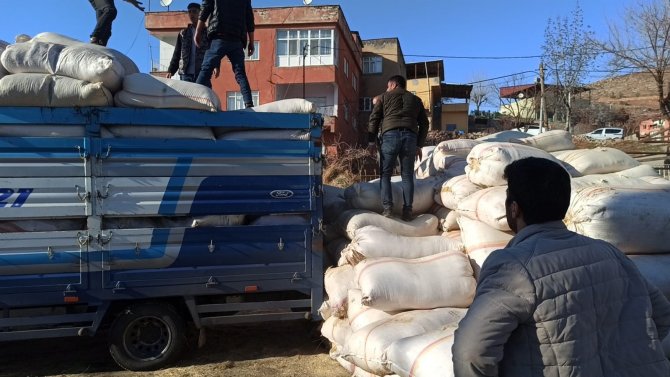 Siirt’ten Deprem Bölgesine 100 Ton Yem Ve Saman Gönderildi