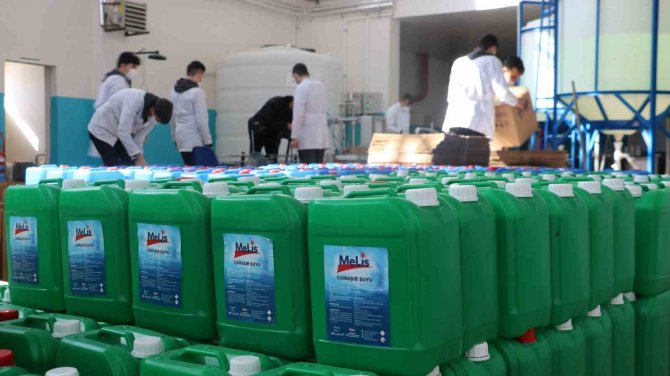 Liseden Deprem Bölgesine 39 Ton Hijyen Malzemesi