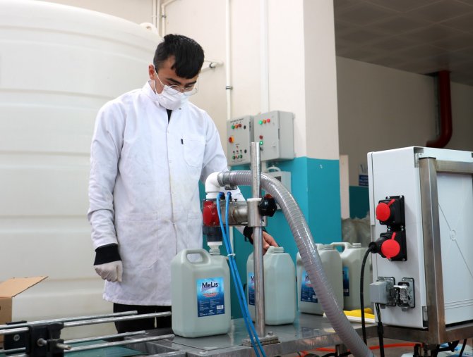 Liseden Deprem Bölgesine 39 Ton Hijyen Malzemesi