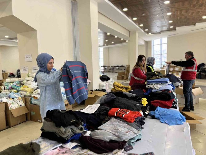 Dev Spor Salonlarında Depremzedeler İçin İyilik Zinciri Oluşturuldu