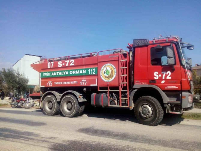 Arazözler Depremzedelere Su Taşıyor