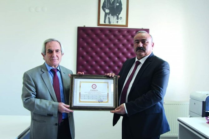 Seyfi Erayhan Mazbatasını Aldı