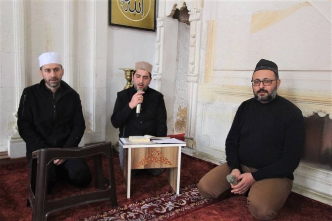 Tarihi Camilerde Şehitler Ve Depremde Hayatını Kaybedenler İçin Mevlit Okutuldu