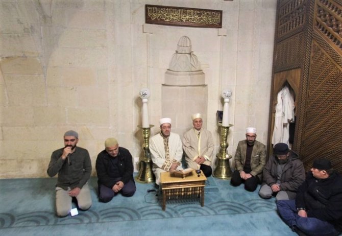 Tarihi Camilerde Şehitler Ve Depremde Hayatını Kaybedenler İçin Mevlit Okutuldu