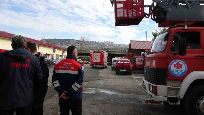 Arama Kurtarma Ekiplerinin Enkaz Altındakiler İle Yaşadıkları Diyaloglar Duygulandırdı
