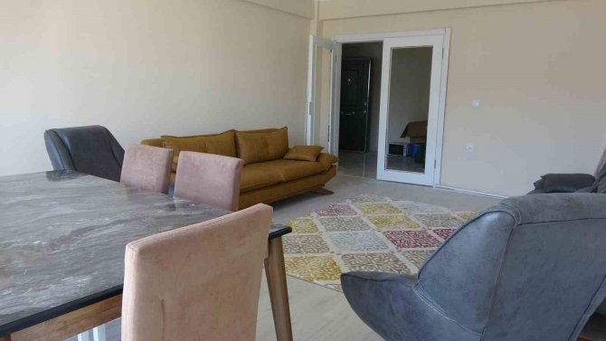 Eşyalarla Döşenen 36 Daire Depremzedelere Tahsis Edildi