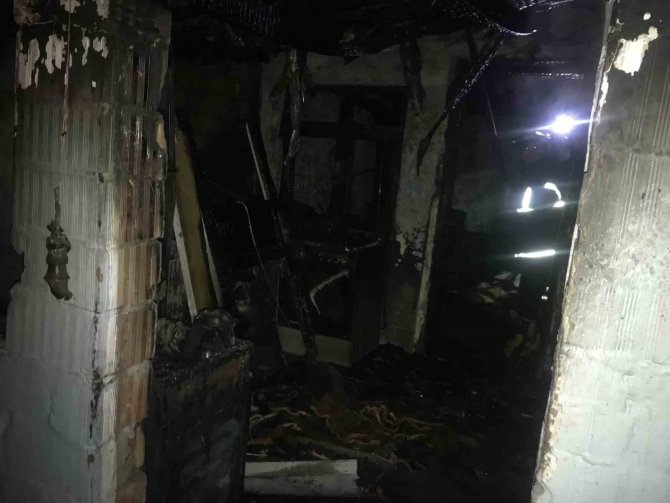 Uzunköprü’de Yangın Paniği: Müstakil Ev Küle Döndü