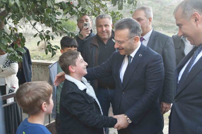 Vali Aksoy, Söke’de Konuk Edilen Depremzedeler İle Görüştü