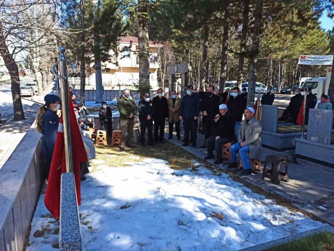 Çığ Altında Kalarak Şehit Düşen Ufuk Deniz, Kabri Başında Anıldı