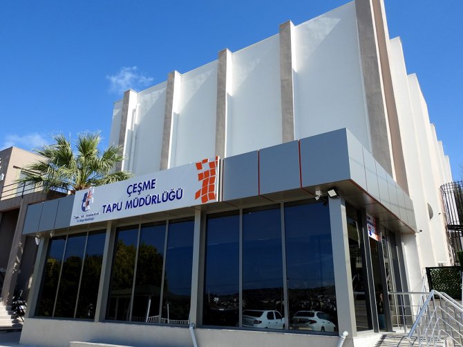 Çeşme’de Sahte Kimlikle Arsa Satmaya Çalışan 2 Kişiye Suçüstü